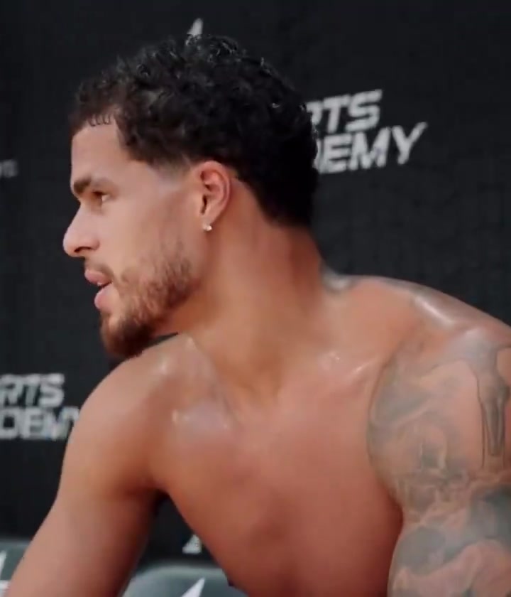 特雷-杨与小波特一同训练 猛夸后者：你新赛季能轻松场均25+！