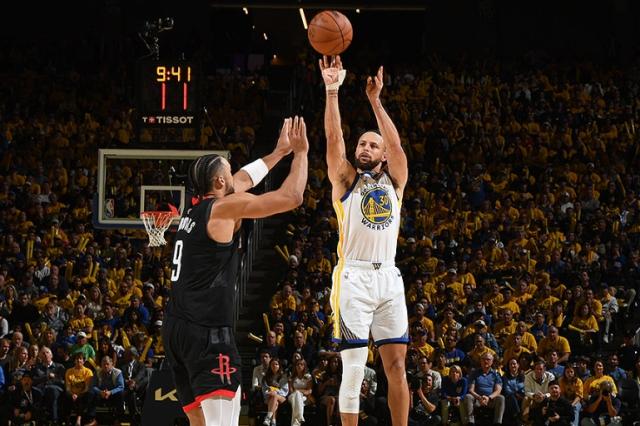 库里暴走撕碎火箭 勇士今夜人人都是罗宾！