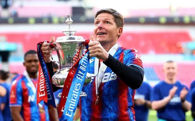 开云·体育app中国官方网站开云-英超黑马一夜崩盘!25岁队长转投曼城 主帅宣布赛季末走人