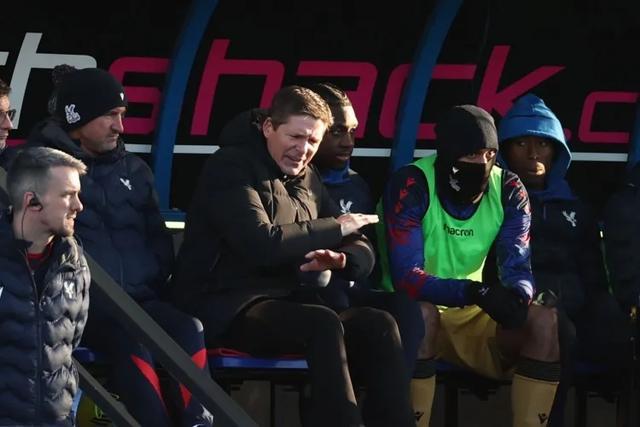 开云·体育app中国官方网站开云-英超黑马一夜崩盘!25岁队长转投曼城 主帅宣布赛季末走人