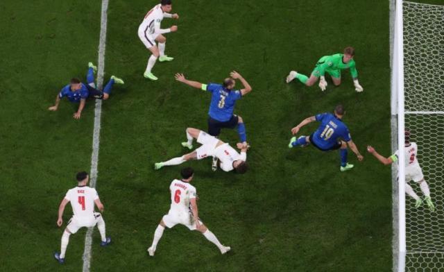 开云·体育 kaiyun 官方网站_kaiyun sports-【欧洲杯】博努奇追平 英格兰3替补失点 意大利夺冠