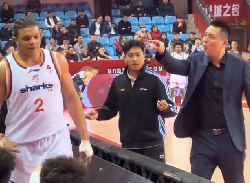 中国kaiyun·体育官方网站-上海男篮14连胜,卢伟赛后发言体现智慧,洛夫顿引卢伟不满被喷!